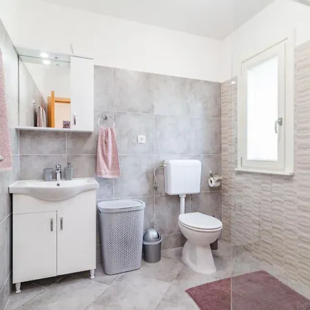 Nyaraló Marina - Lbn411 By Interhome *